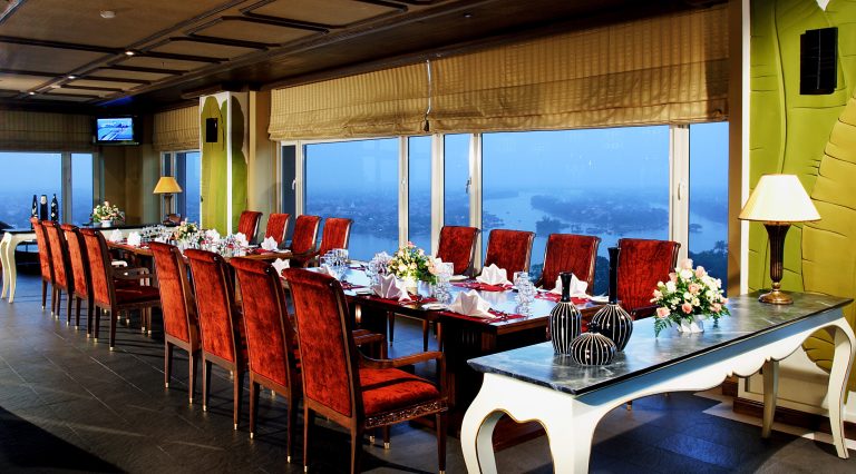 Giới thiệu hàng loạt hình ảnh Restaurant and Bar