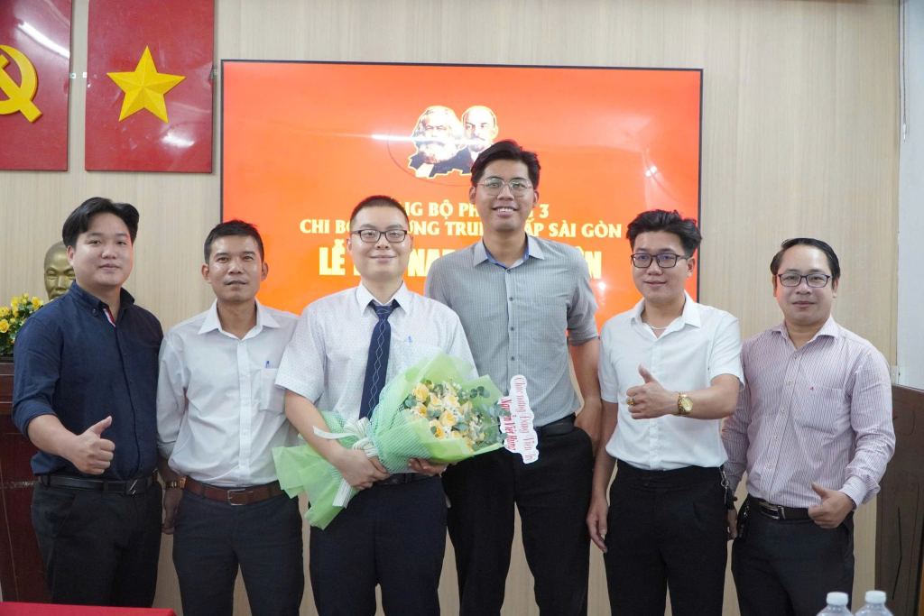 Ảnh Lưu Niệm Chi Bộ Trung Cấp Sài Gòn Năm 2025
