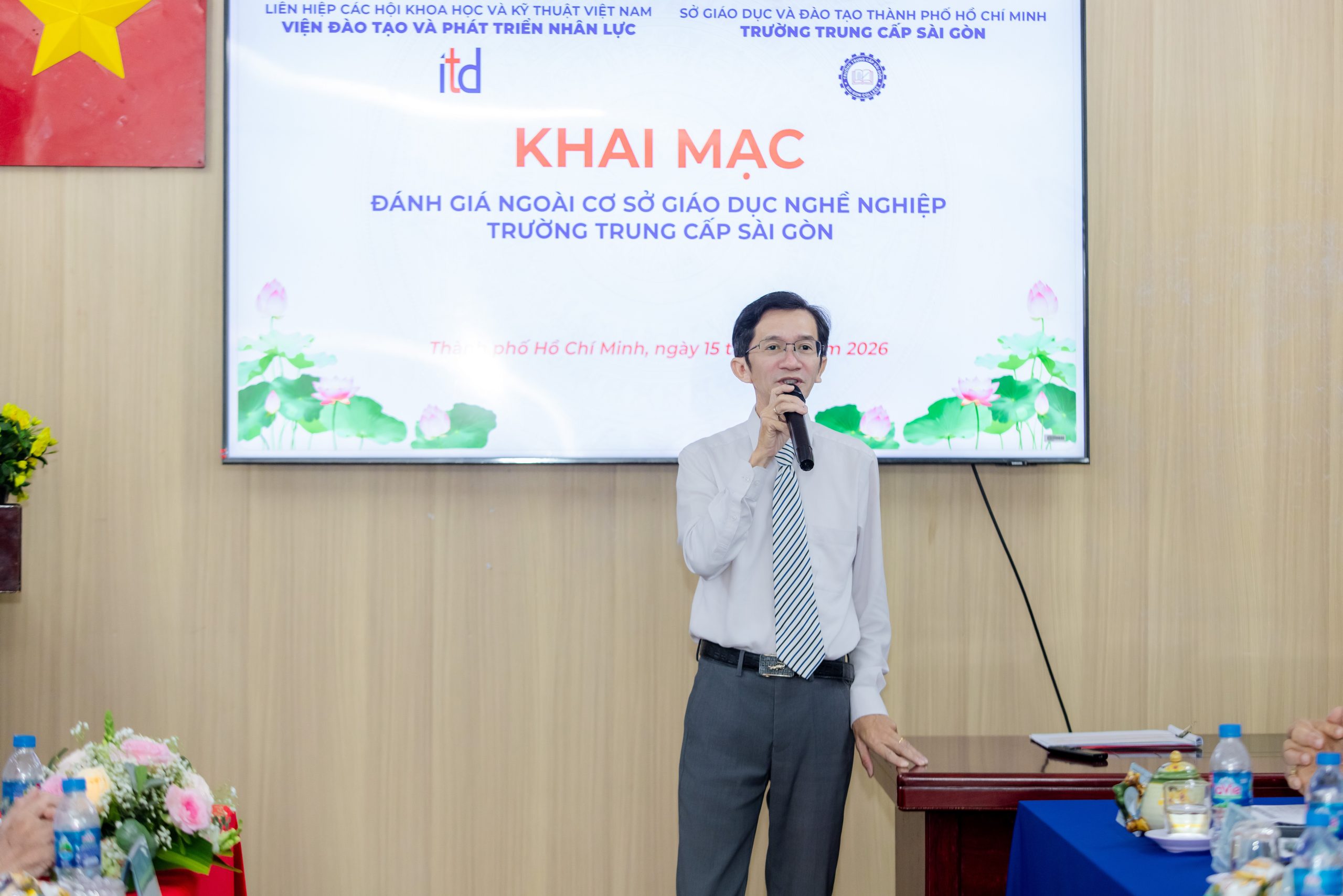 Kỹ Năng Sinh Tồn Trong Kỷ Nguyên Số: “Vũ Khí” Bứt Phá Cho Sinh Viên Khối Kinh Tế – Công Nghệ