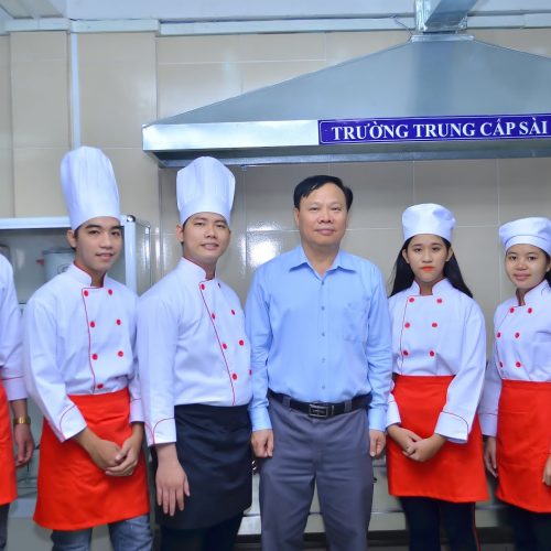 Học trường nghề vì dễ xin việc hơn học đại học
