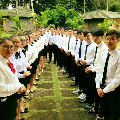 Hình ảnh sinh viên ngành Nghiệp Vụ NH-KS và Hướng Dẫn Du Lịch