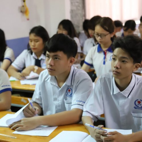 Học sinh tốt nghiệp THCS học nghề bắt buộc học toán, văn và hai môn tự chọn